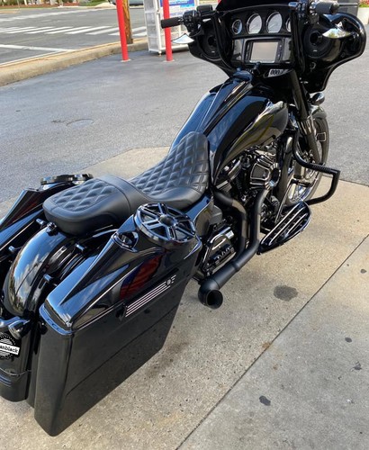 Harley-Davidson バイクシート ブラック　25301 25302 FXSB1690 シート 25301/25302 ハーレー 純正 中古 バイク 部品