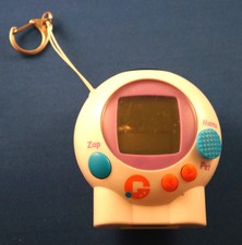 GIGA PET HAMSTER TIGER HASBRO ELECTRONIC VIRTUAL HANDHELD KEYRING GAME