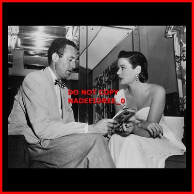 GENE TIERNEY CHATS WITH WALTER LANG 1951 ON-SET ON THE RIVIERA 8X10 PHOTO