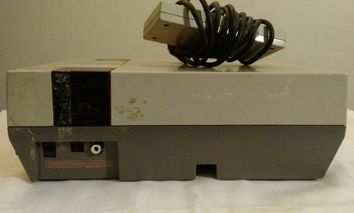 Nintendo NES Console NES-001 and one controller. NOT WORKING FOR PARTS or repair