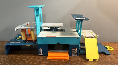 Matchbox Grab n Go Service Station Car Wash Playset 2008