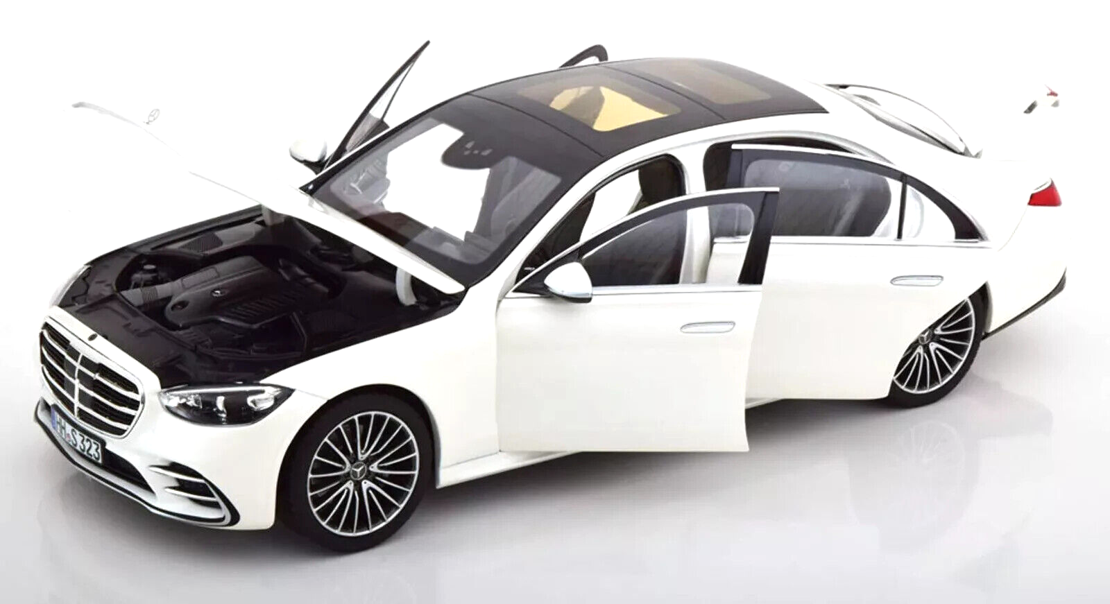 1/18 Mercedes Benz S Class W223 AMG 2021 White Diecast Model 1/18 Mercedes Benz S Class W223 AMG 2021 White Diecast Model