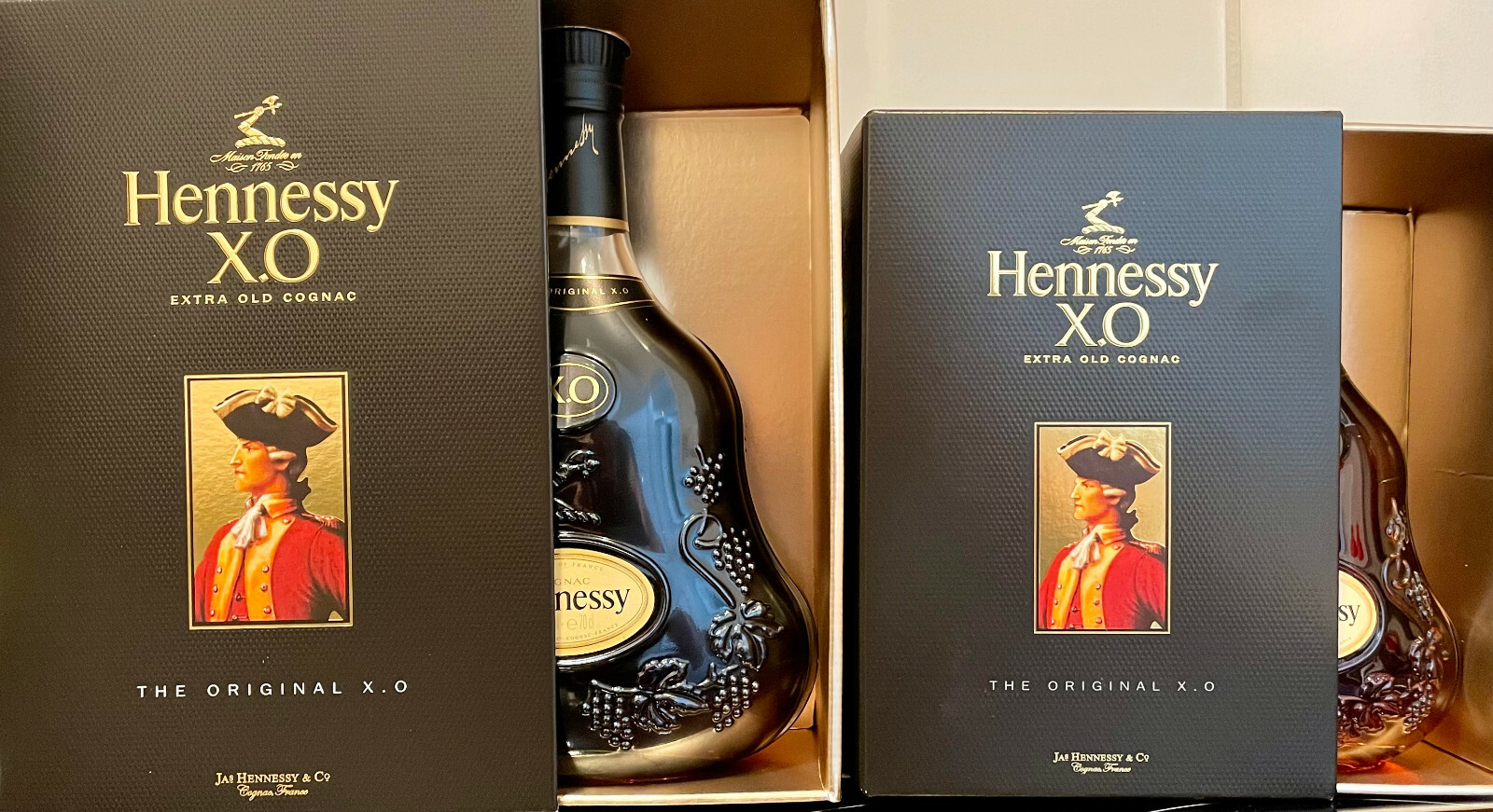 1 Fl. Hennessy XO Cognac 0.7L & 1 Fl. 0,35L (40% Vol.) Neu in Geschenkverpackung