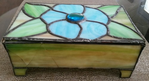 ANTIQUE HAND MADE ART NOUVEAU SLAG GLASS LARGE HINGED BOX IN BEAUTIFUL COLORS