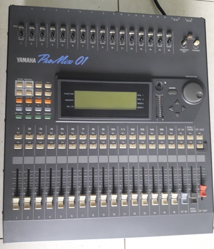 Yamaha Promix 01 Programmable Digital Mixing Console Fully automated