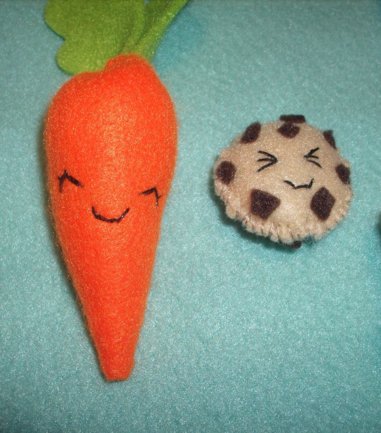 Lot of 6 mini food plush/keychain: egg, bacon, cookie, carrot, toast, strawberry