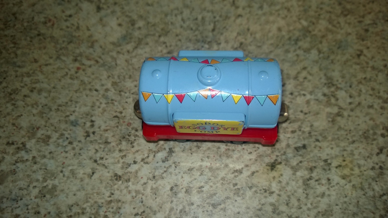 Thomas SODOR EASTER  EGG DYE DIECAST TANKER Railroad Train Take Along Car 2004