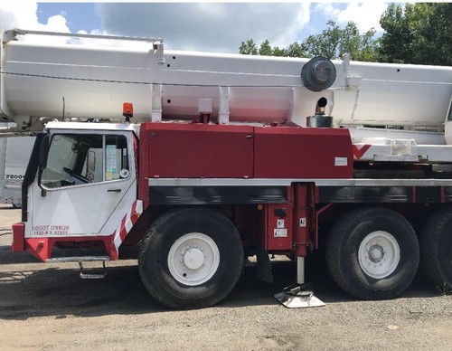 2000 Leibherr Mobile Crane