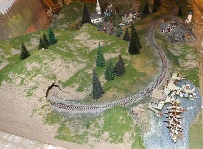 N SCALE TRAIN SET LAYOUT PLATFOARM CUSTOM MADE FISHING VILLAGE SAILING SHIP SUPE