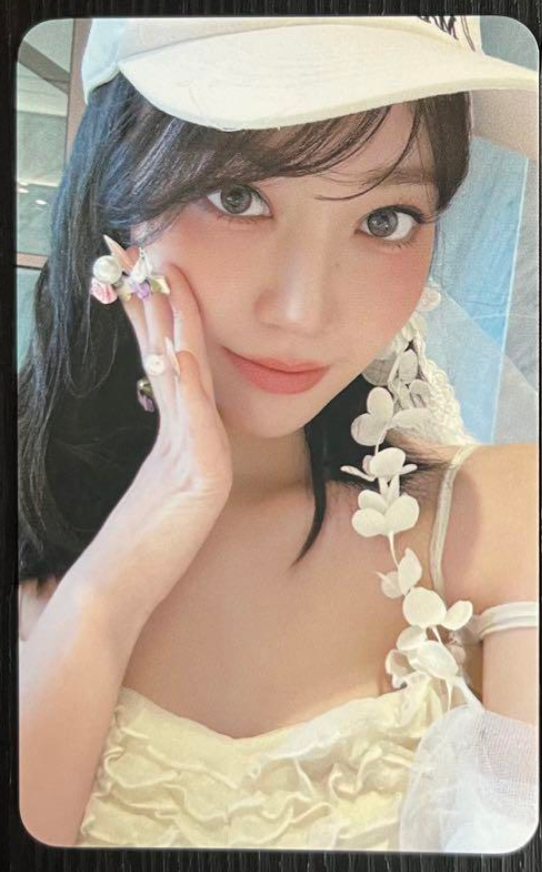 LESSERAFIM サクラ HOT weverse 当選 直筆サイン入りトレカ 大人気定番商品 ファッション通販】 LESSERAFIM サクラ HOT