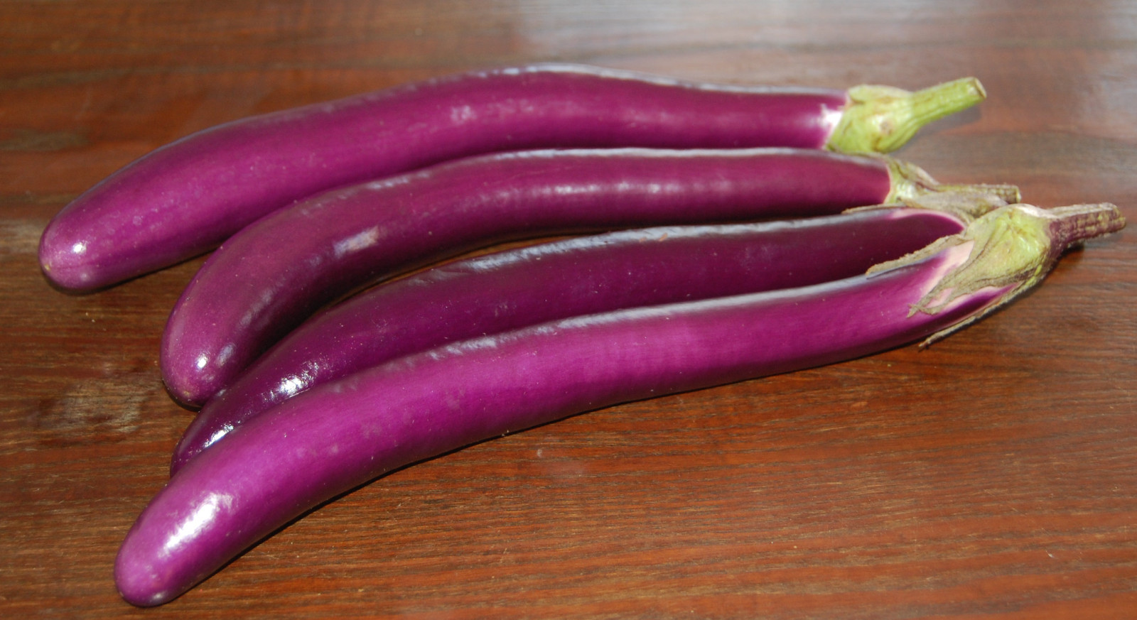 50 Samen AUBERGINE LONG PURPLE Lange violette Auberginen frühe Sorte Eierpflanze
