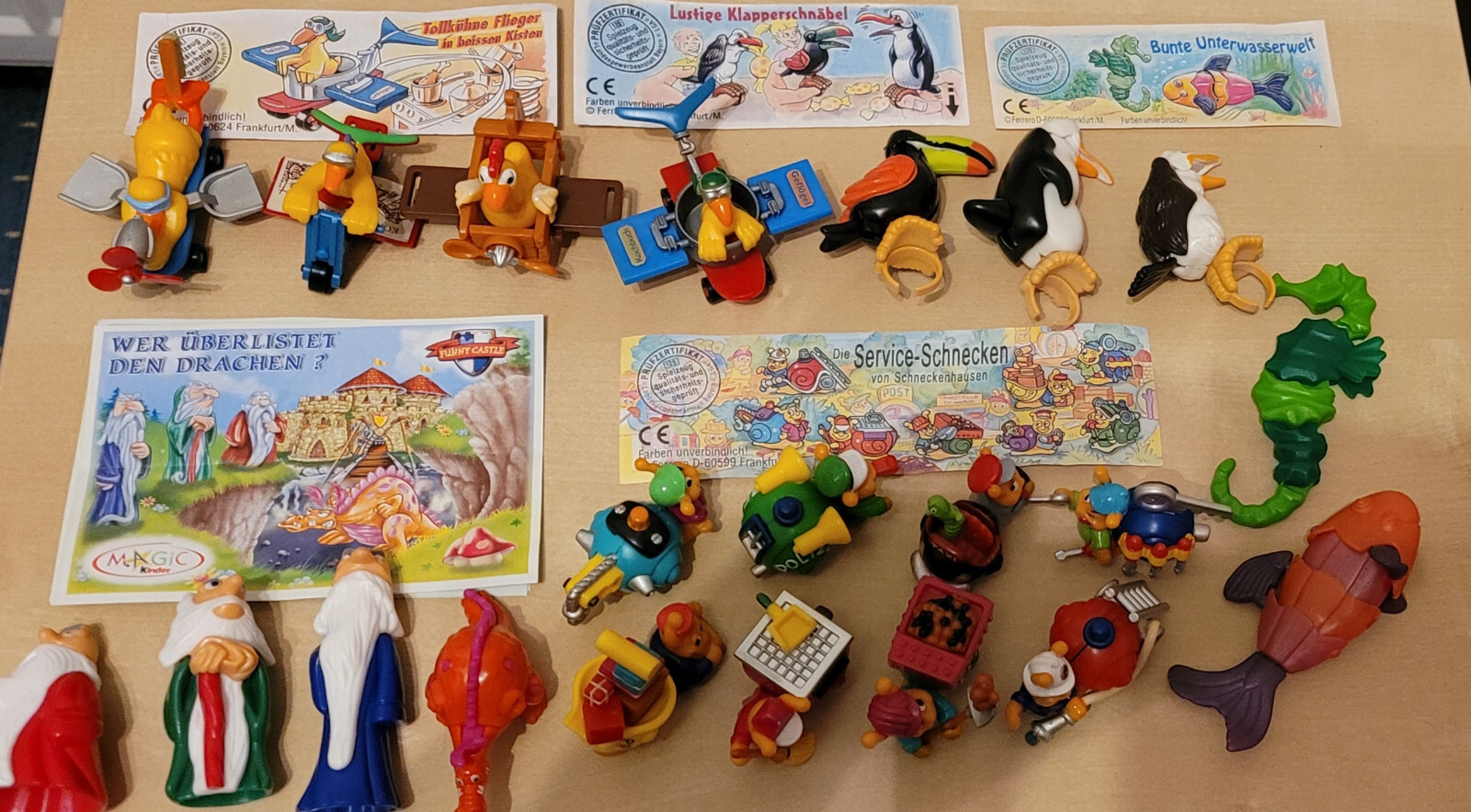 子供のおもちゃ14個まとめ売り UE EI Kinder Surprise, Joy, 180 toys, 35 complete sets, with