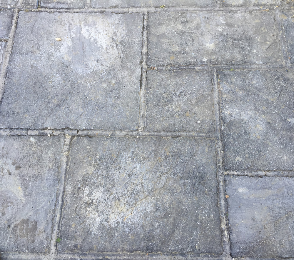Used Thakeham concrete paving slabs various sizes. Good condition