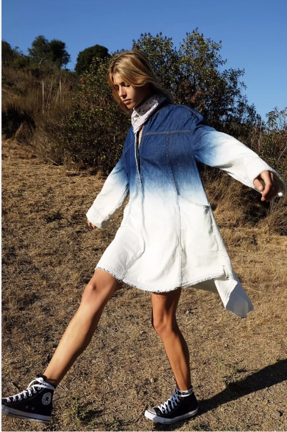 

Платье-туника Free People Romi Denim Ombre Hi Lo Swing Oversize Синий Белый  НОВИНКА, Denim blue white bleached out