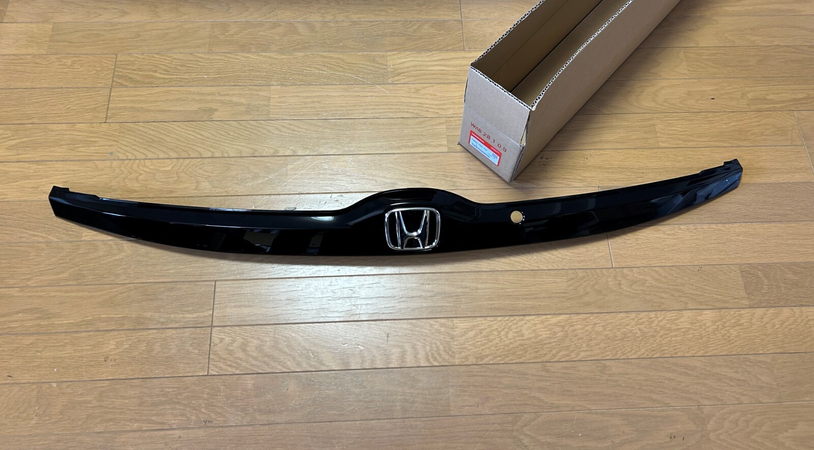 たー NEW】Honda Genuine Garnish Assembly, Rear License 74890-T5A