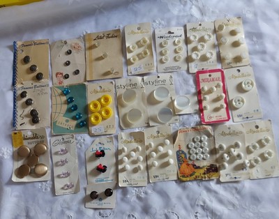 Lot of 100+ vintage buttons on cards: Lady Fashion, Modella, Woolcrest,  Etc