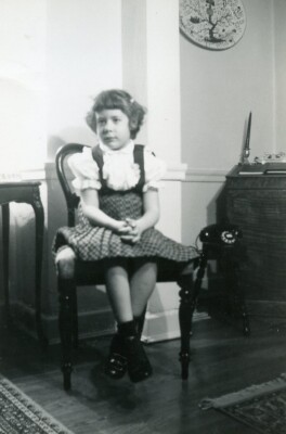 QQ425 Original Vintage Photo PUFF SLEEVES GIRL, BLACK DIAL PHONE c Mid Century
