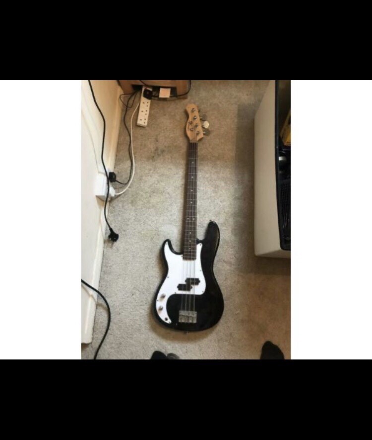 4 String Electric Bass and Amp Open to Offers | in Hemel Hempstead