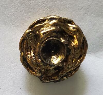 Brass Rosebud Minus Stone Center ANTIQUE BUTTONS 16L - 3/8'' - 9.5mm B166C