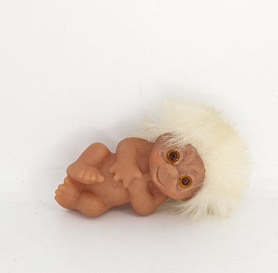 Vintage 1985 DAM SITTING BABY 2.5  Troll Doll White Hair Amber Eyes