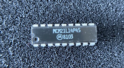 Motorola MCM21L14P45   SRAM 1024x4 18PIN