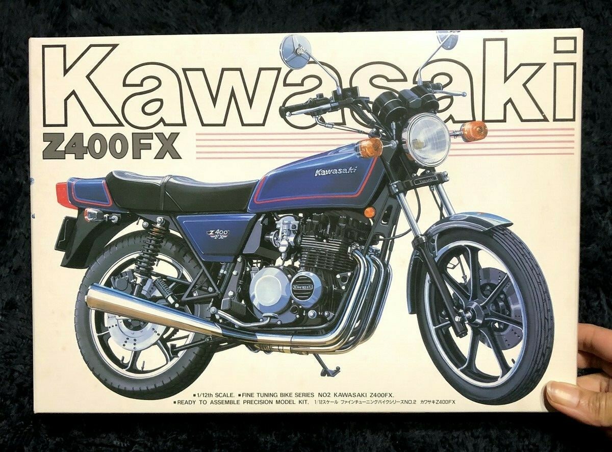 Kawasaki Z400FX 1/12 スケール レッド 1/12プラモデルKawasaki Z400FX「カスタム」完成品
