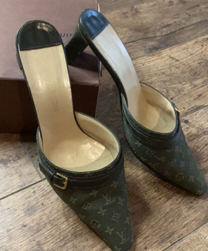 LOUIS VUITTON GREEN MONOGRAM KITTEN HEELS – RDB