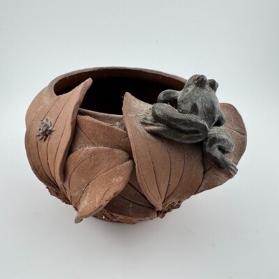Handmade Pottery Frog & Fly Planter/Bowl Clay Brown 3''