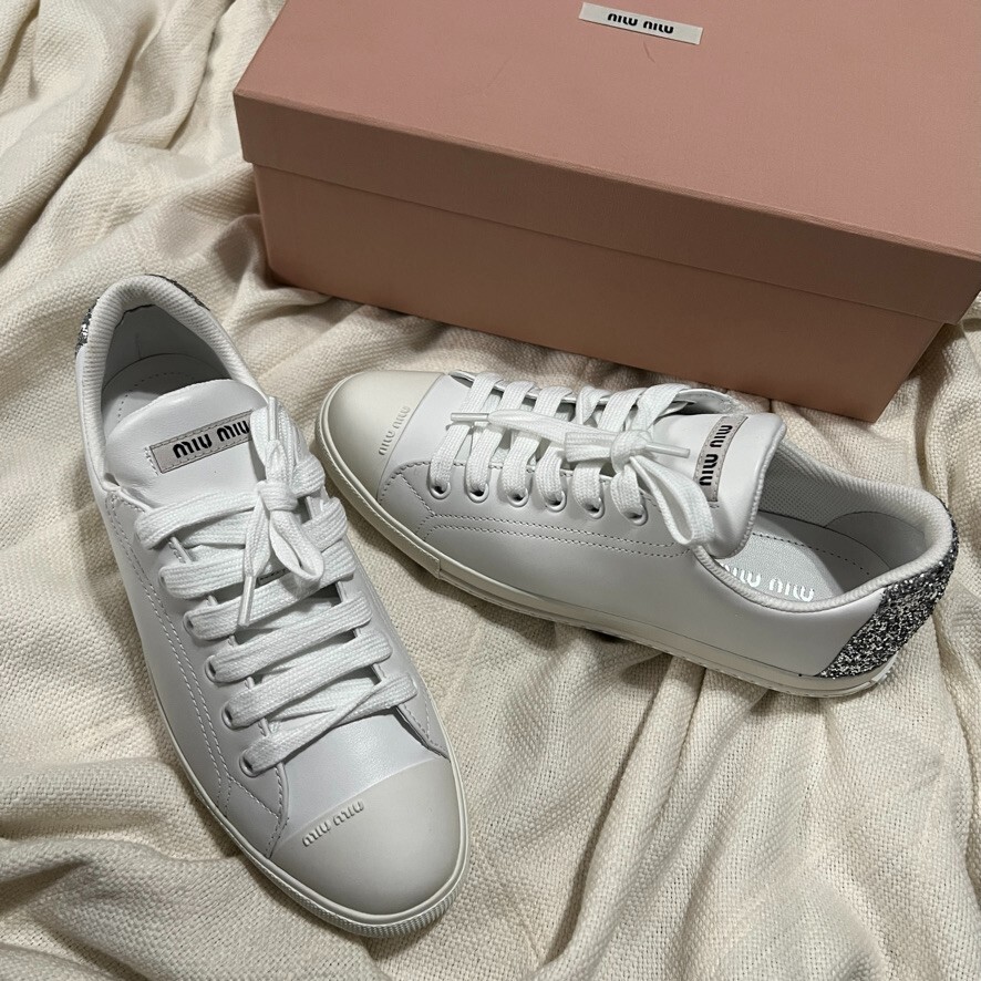 もも様　MIU MIU ／ホワイトレザー メタリックトゥシューズ24 楽天市場】ミュウミュウ MIUMIU マテラッセレザー 折り財布