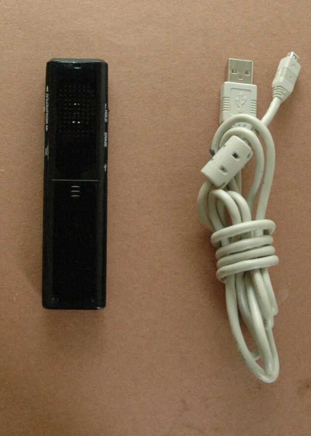 Nezz Model SVR-P3495 digital voice recorder, 32mb with cable to transfer to PC