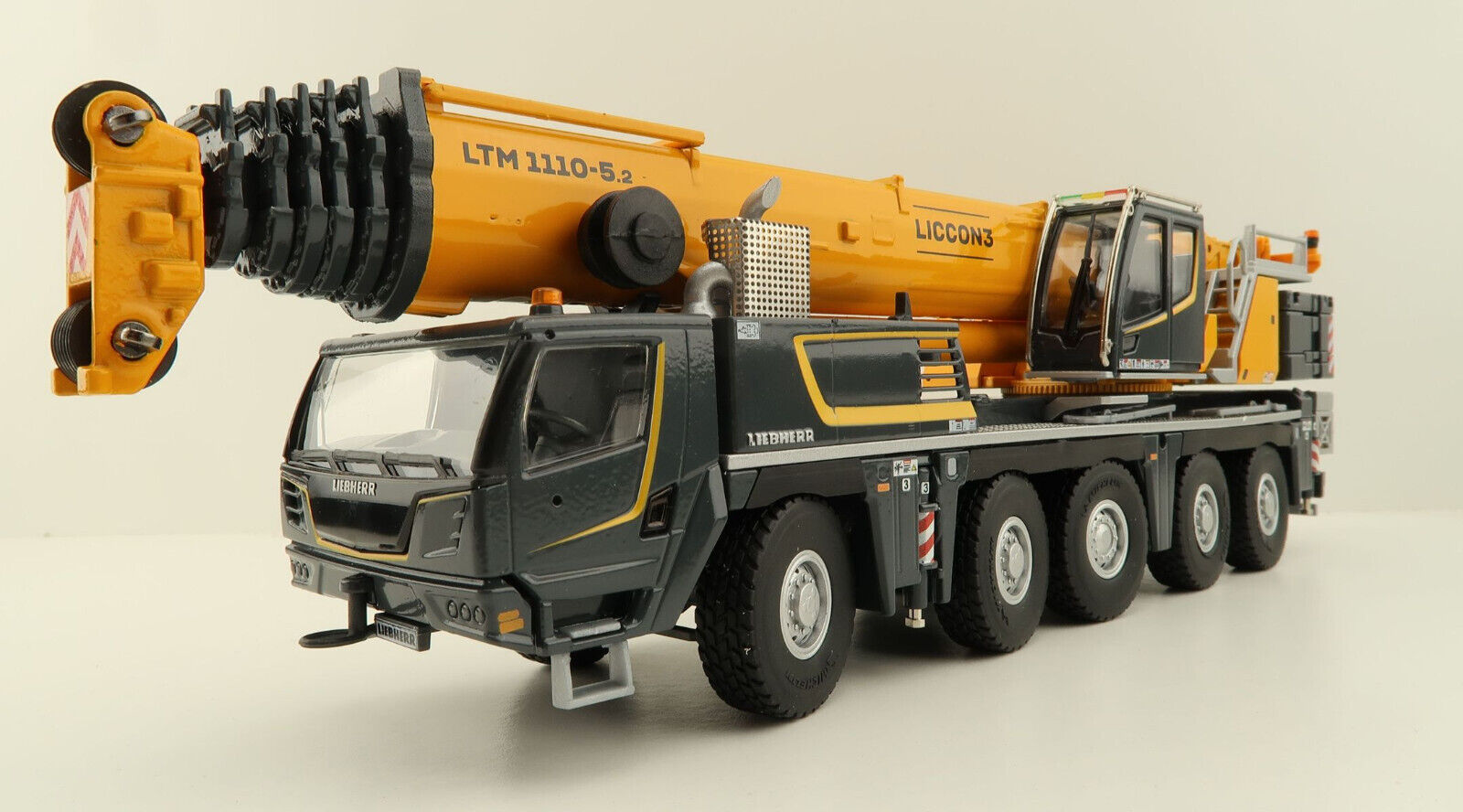 Conrad 2126/0 - Liebherr LTM 1110-5.2 5 axle Mobile Crane Conrad 2126/0 - Liebherr LTM 1110-5.2 5 axle Mobile Crane