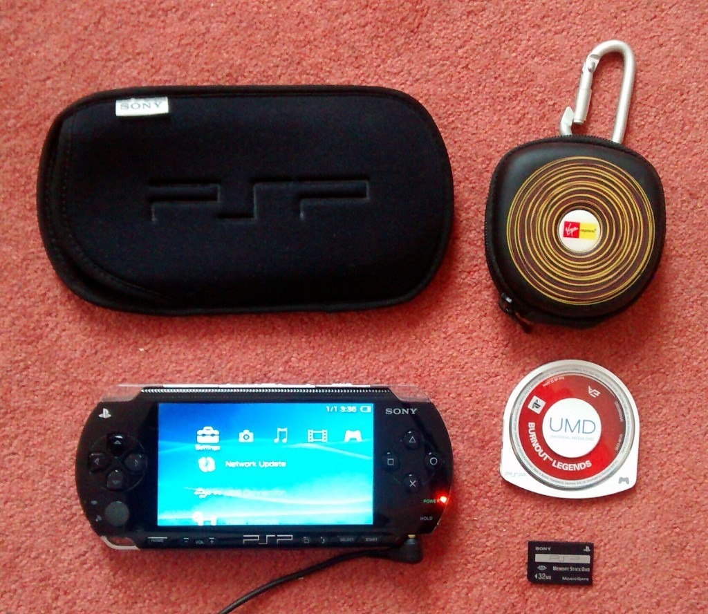 SONY PSP 1000/ 1003 + Official SONY Charger + Burnout Legends + Soft