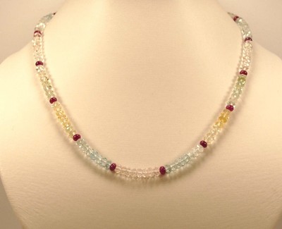 facettiert Aquamarin (Beryll ) Kette mit Rubin Steinen