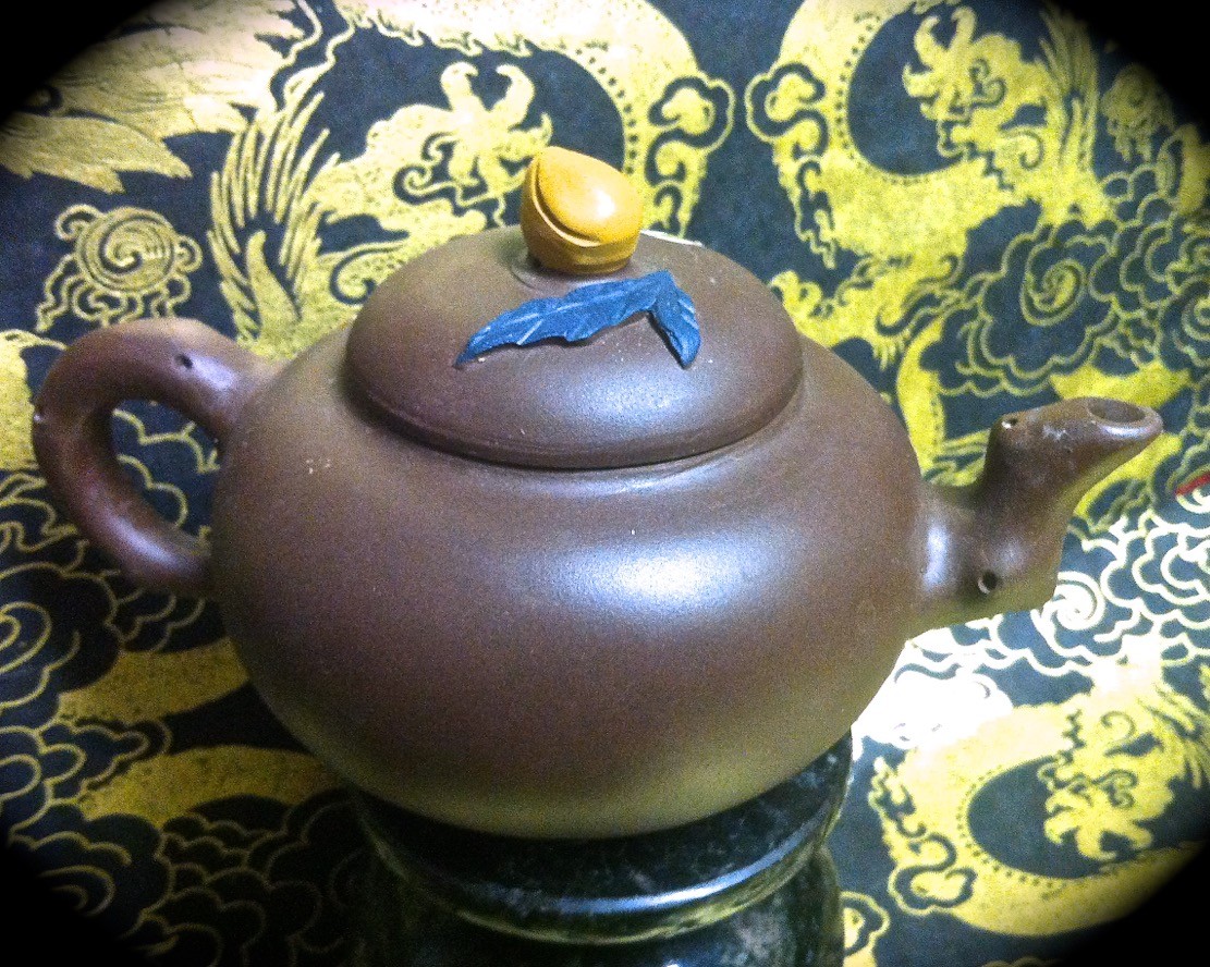 4 INCH DIAMETER VINTAGE CHINESE YIXING CLAY TEAPOT BROWN W/ LEAVES ZISHA WARE