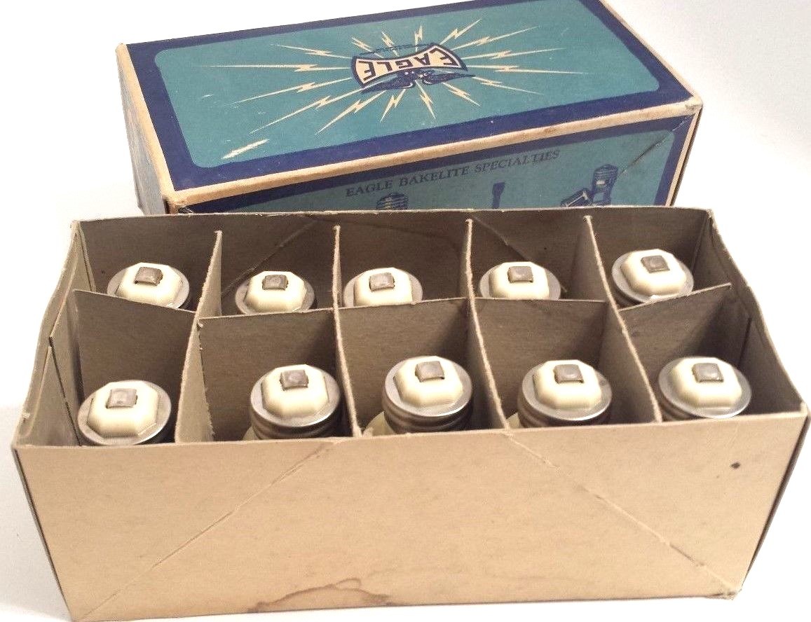 10 Vintage NOS NIB Eagle Electric BAKELITE Current Taps Socket Uno-Thread #715