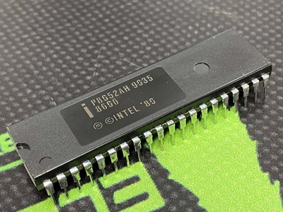 P8052AH - INTEL - Microcontroller, 8-Bit, MROM, 12MHz, NMOS, PDIP40