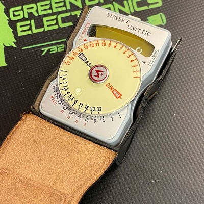 MODEL 31 - SHOWA KODEN - SUNSET UNITTIC EXPOSURE METER - SHOCK MOUNTED - VINTAGE