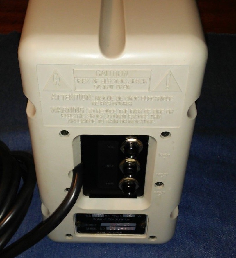 1 Roland MA-12C Stereo Micro Monitor White Looks Nice Works Excellent