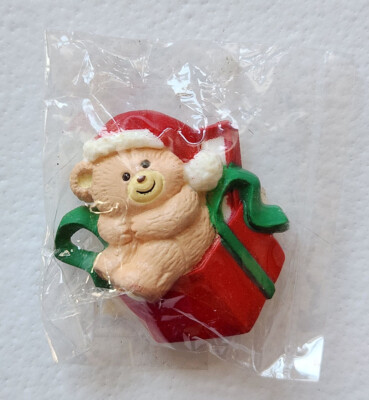Russ PIN Christmas Vintage BEAR Teddy Popping out of GIFT BOX 1980s Brooch NEW