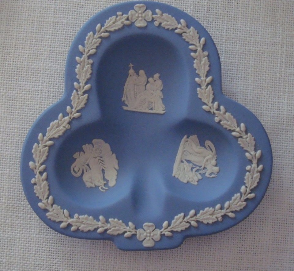 WEDGWOOD JASPERWARE BLUE & WHITE TRINKET PLATE (S) ASH TRAY,