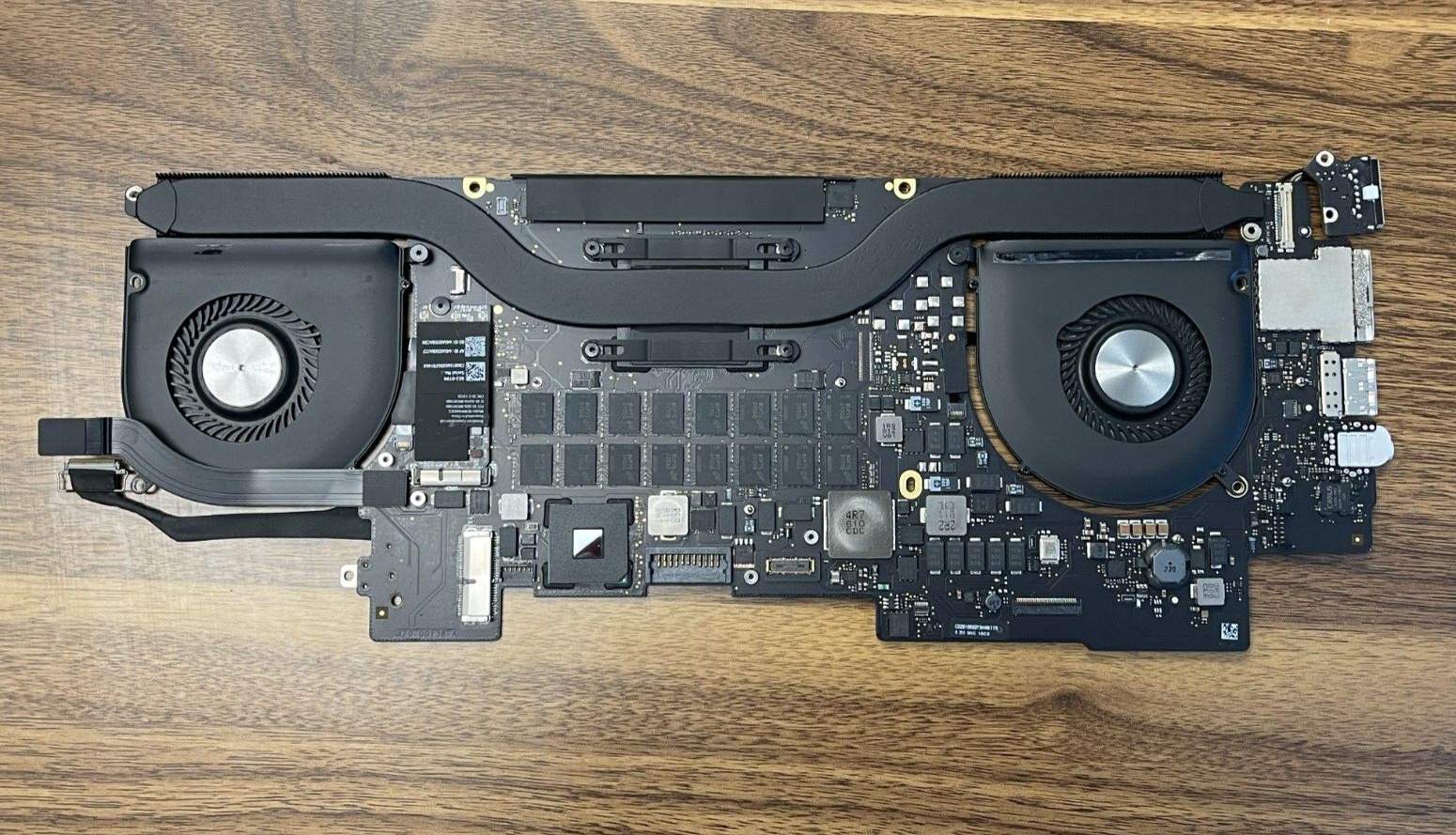 Apple MacBook Pro 2015 15 A1398 i7 2.2GHZ 16GB Logic Board Apple MacBook Pro 2015 15 A1398 i7 2.2GHZ 16GB Logic Board