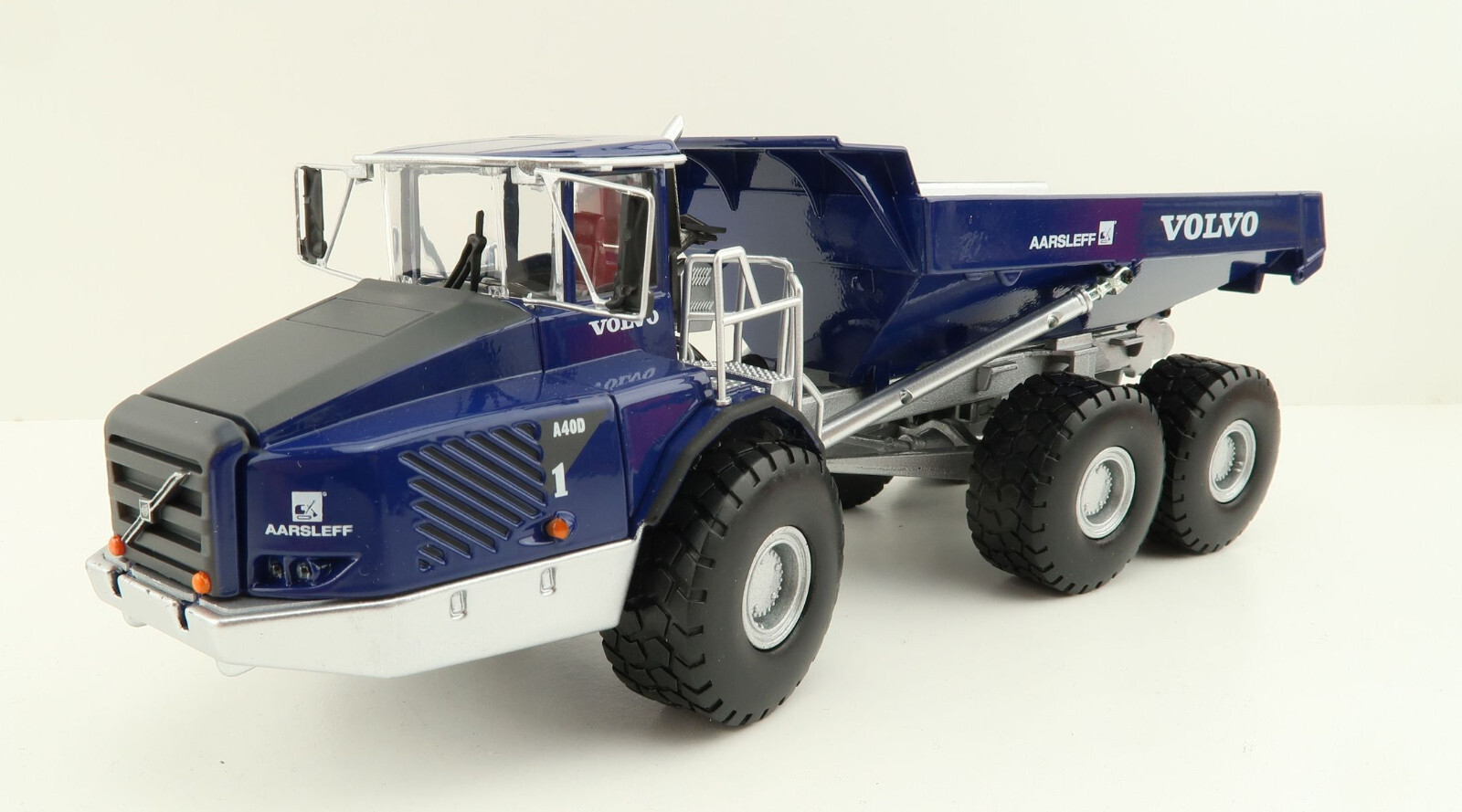 自動車 Tekno VOLVO 70350 1/50 Mod 038083DF TEKNO 1/50 High Quality Resin VOLVO The Iron KNIGHT #26