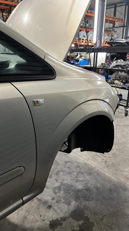 Aile Avant Droit Opel Zafira B 93184412