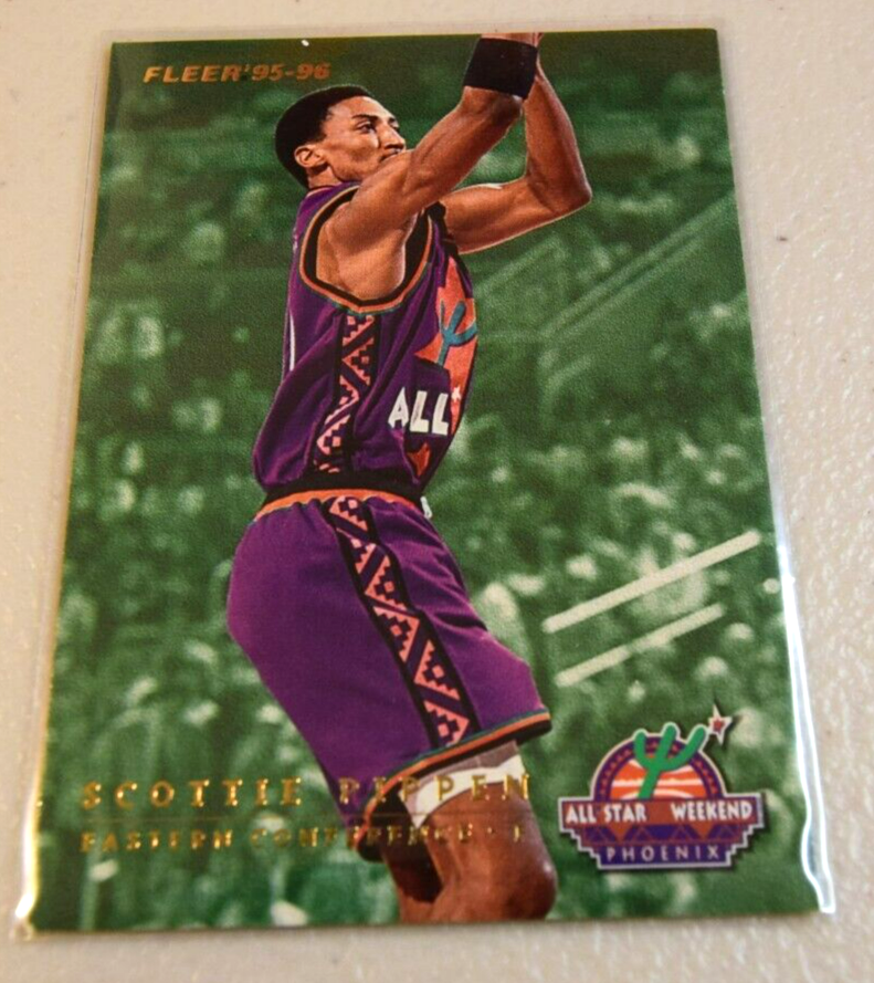 初期 49枚 Scottie Pippen Auto 11 Panini NBA 2012-13 Panini Momentum SCOTTIE PIPPEN Autograph 10/25 BGS