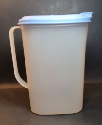Vintage Tupperware 2009C-1 Slim Line 2 QT Pitcher w Blue Flip Top Lid 2010B-1