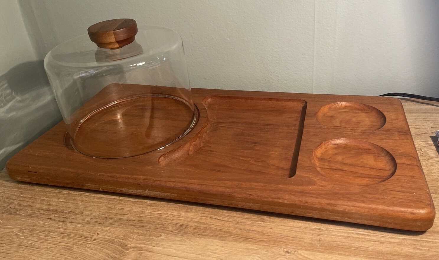 VINTAGE MID CENTURY GAILSTYN SUTTON TEAK WOOD CHARCUTERIE BOARD CHEESE DOME