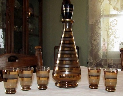 Vintage Mid Century Amber Decanter & 5 Cordial Glass Gold Bands Rings