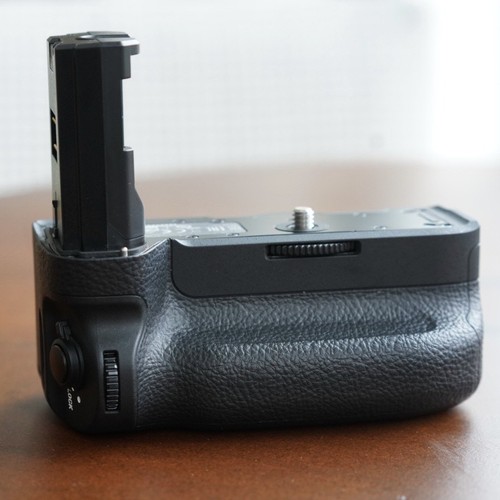Sony VG-C3EM Vertical Grip for Alpha a9 a7R III A7 iii VGC3EM UNUSED