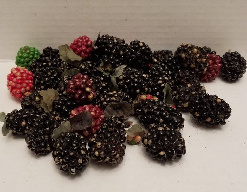 11.9.1) Vtg Presto Quart Jar w/ Handmade blackberries made from corn kernels