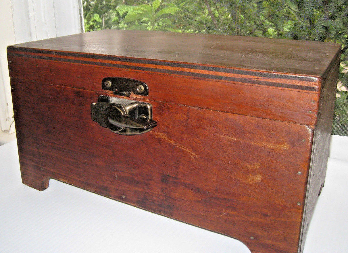 A Nice Desk Table Top Wood Box Wiith Hinged Lid & a Closing Latch 7/8/14